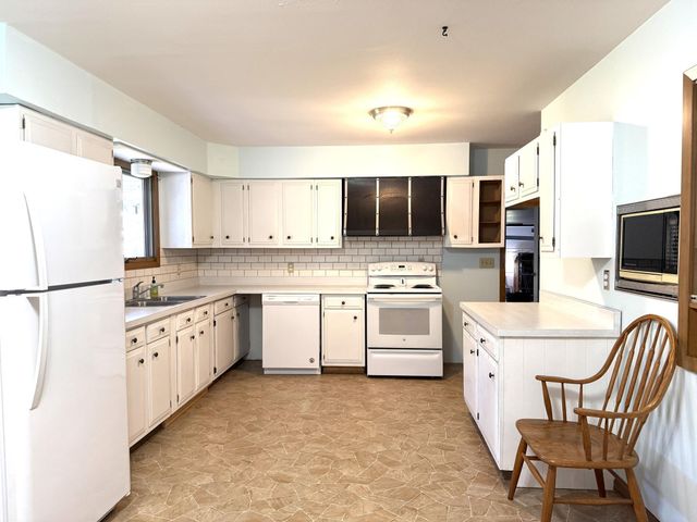 411 8th Street NE, Fosston, MN 56542