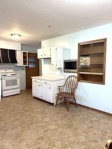 411 8th Street NE, Fosston, MN 56542