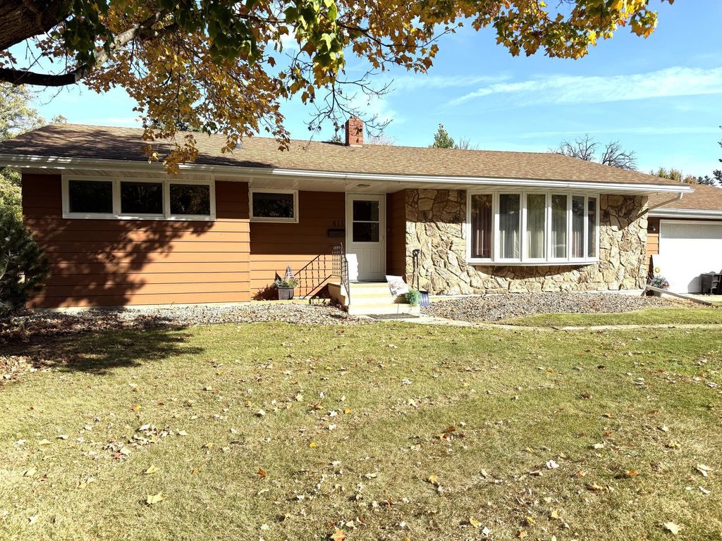 411 8th Street NE, Fosston, MN 56542