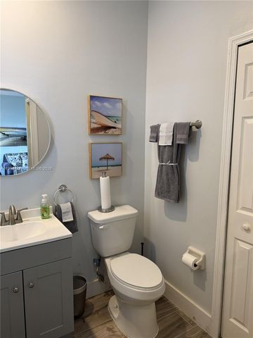 3304 Lisa Ln 102, Naples, FL 34109