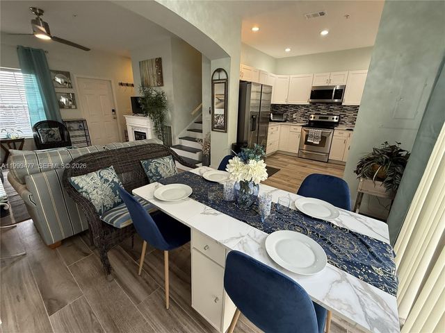 3304 Lisa Ln 102, Naples, FL 34109