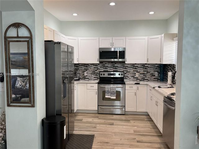 3304 Lisa Ln 102, Naples, FL 34109