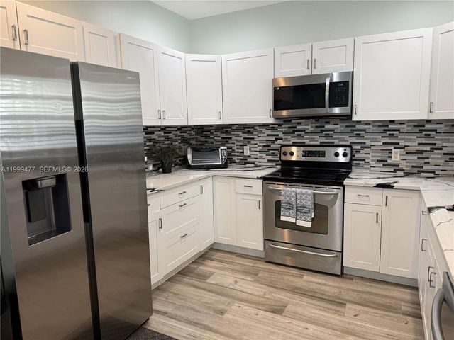 3304 Lisa Ln 102, Naples, FL 34109