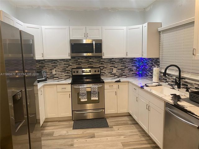 3304 Lisa Ln 102, Naples, FL 34109