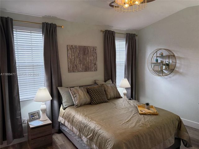 3304 Lisa Ln 102, Naples, FL 34109