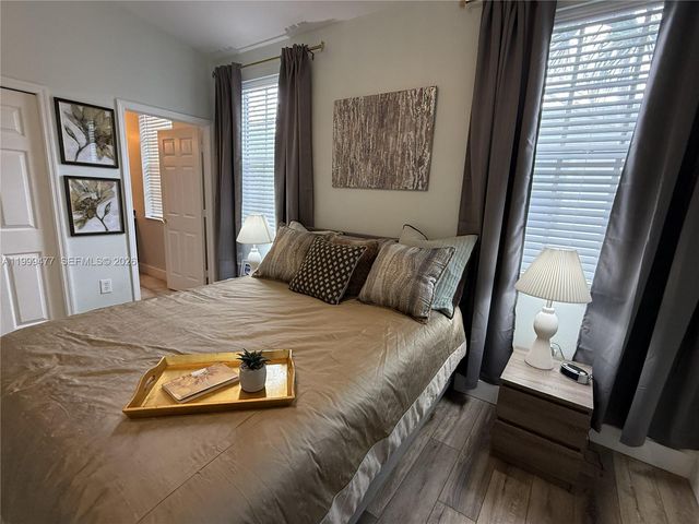 3304 Lisa Ln 102, Naples, FL 34109