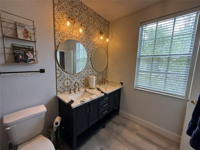 3304 Lisa Ln 102, Naples, FL 34109