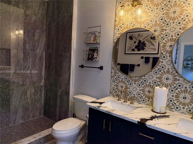 3304 Lisa Ln 102, Naples, FL 34109