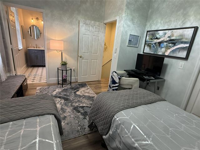 3304 Lisa Ln 102, Naples, FL 34109