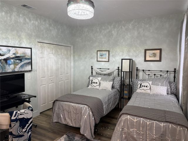 3304 Lisa Ln 102, Naples, FL 34109