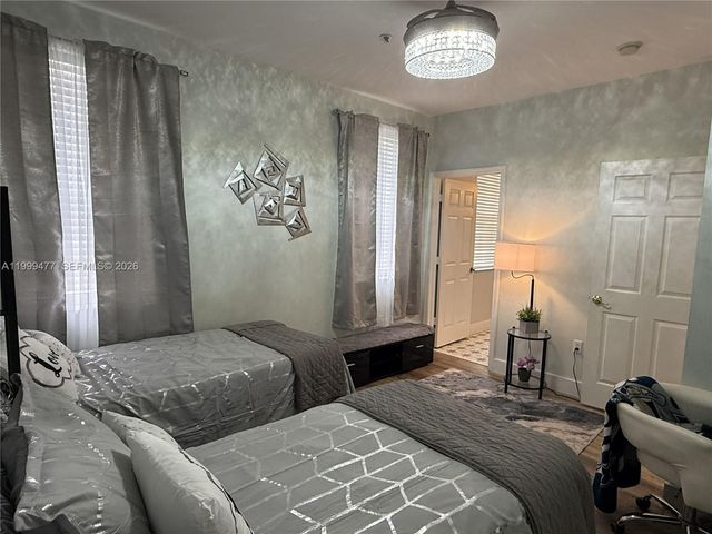 3304 Lisa Ln 102, Naples, FL 34109