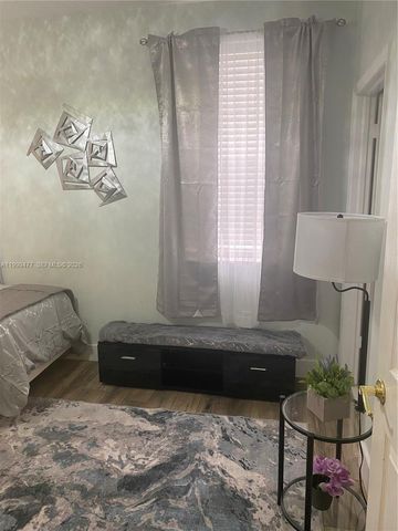 3304 Lisa Ln 102, Naples, FL 34109