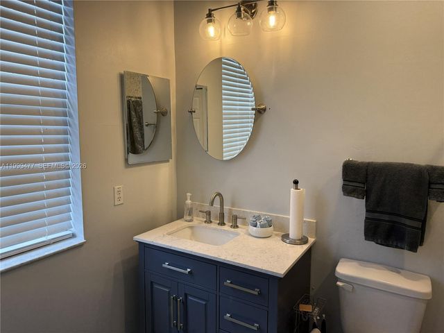 3304 Lisa Ln 102, Naples, FL 34109