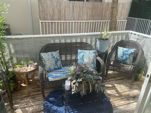 3304 Lisa Ln 102, Naples, FL 34109