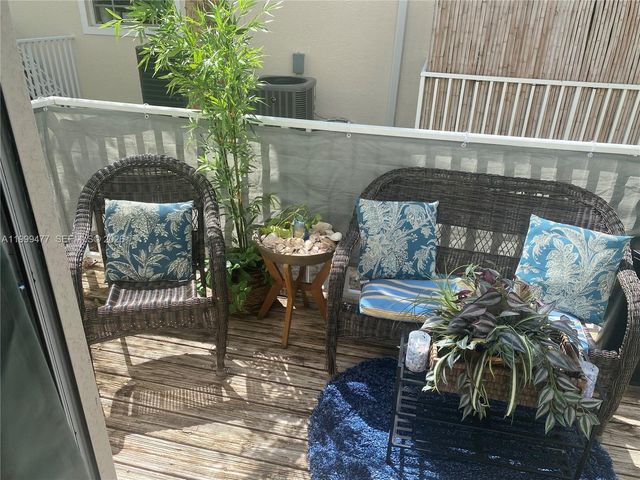 3304 Lisa Ln 102, Naples, FL 34109