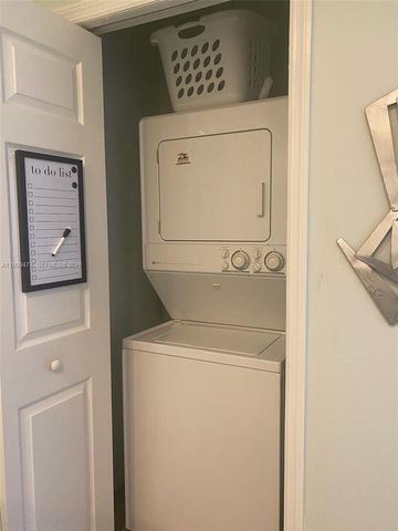 3304 Lisa Ln 102, Naples, FL 34109