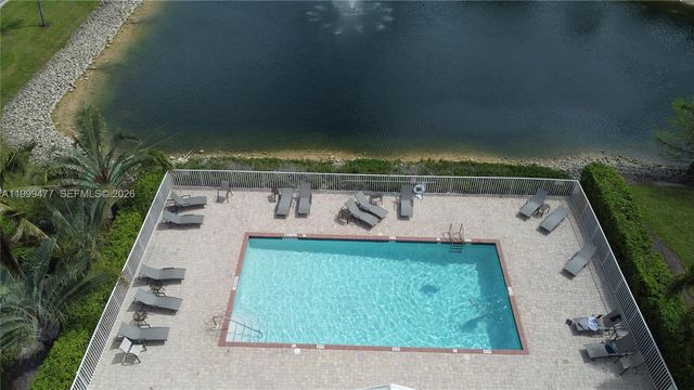 3304 Lisa Ln 102, Naples, FL 34109