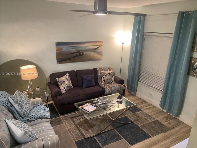 3304 Lisa Ln 102, Naples, FL 34109