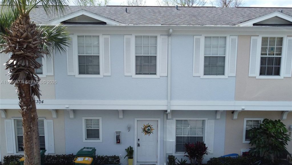 3304 Lisa Ln 102, Naples, FL 34109