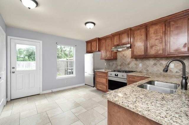 10022 Raymondville Road B, Houston, TX 77093