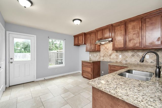 10022 Raymondville Road B, Houston, TX 77093