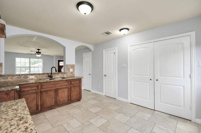 10022 Raymondville Road B, Houston, TX 77093