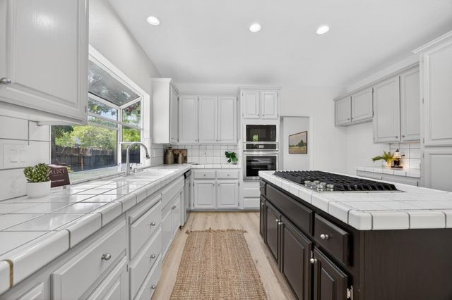 7713 Heredia Dr, Citrus Heights, CA 95610