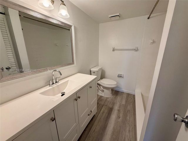 110 Gardens Dr 203, Pompano Beach, FL 33069