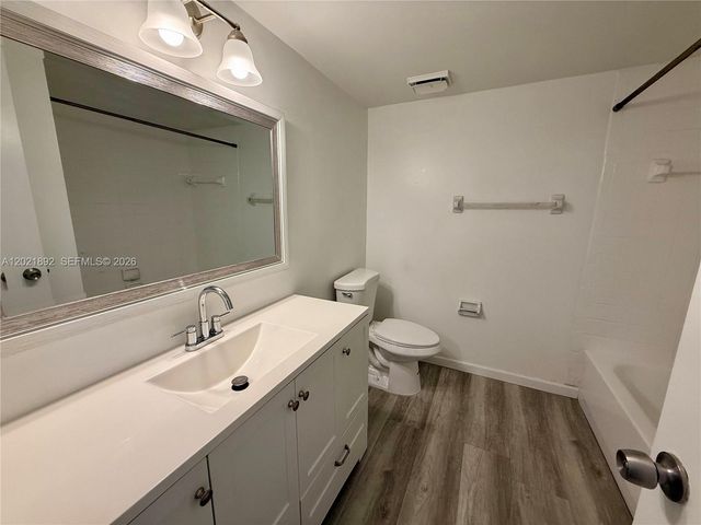 110 Gardens Dr 203, Pompano Beach, FL 33069