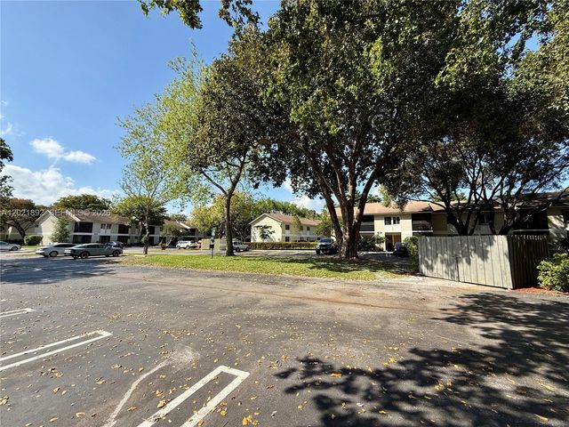 110 Gardens Dr 203, Pompano Beach, FL 33069