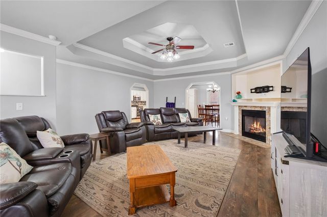 1011 W Green Acres Place, Rogers, AR 72758