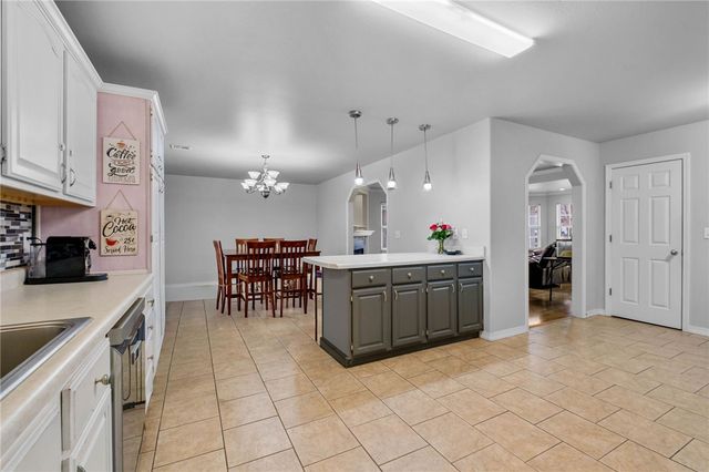 1011 W Green Acres Place, Rogers, AR 72758