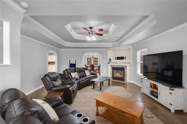 1011 W Green Acres Place, Rogers, AR 72758