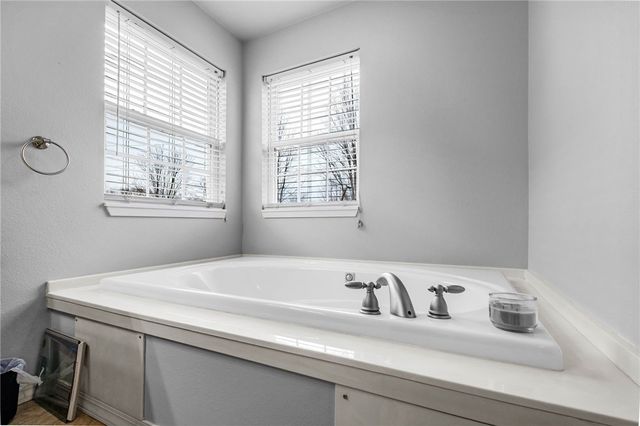 1011 W Green Acres Place, Rogers, AR 72758