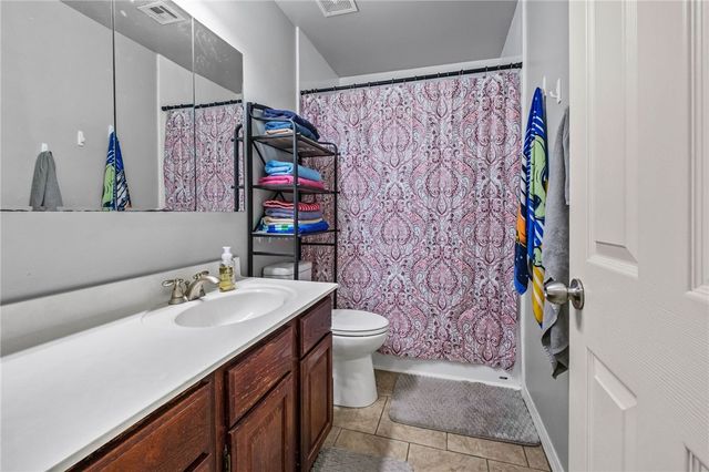 1011 W Green Acres Place, Rogers, AR 72758