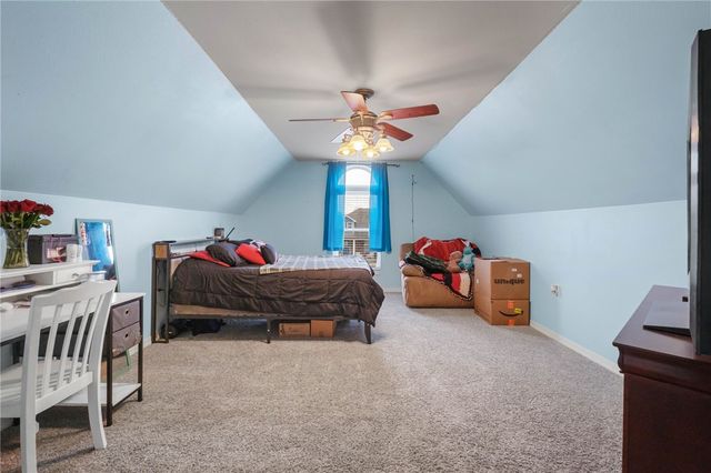 1011 W Green Acres Place, Rogers, AR 72758