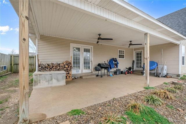 1011 W Green Acres Place, Rogers, AR 72758