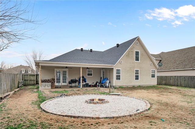 1011 W Green Acres Place, Rogers, AR 72758