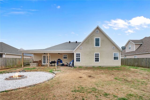 1011 W Green Acres Place, Rogers, AR 72758