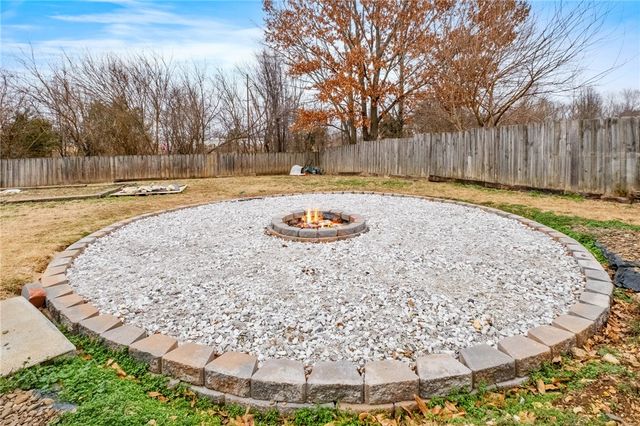 1011 W Green Acres Place, Rogers, AR 72758