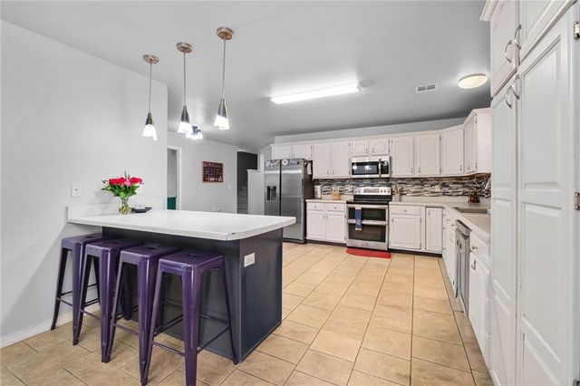 1011 W Green Acres Place, Rogers, AR 72758