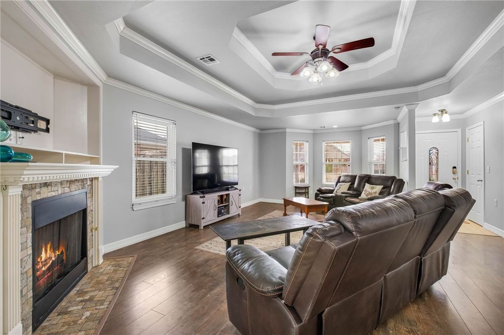 1011 W Green Acres Place, Rogers, AR 72758