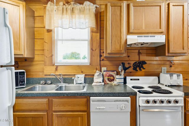214 Moose Ridge Way, Pigeon Forge, TN 37863