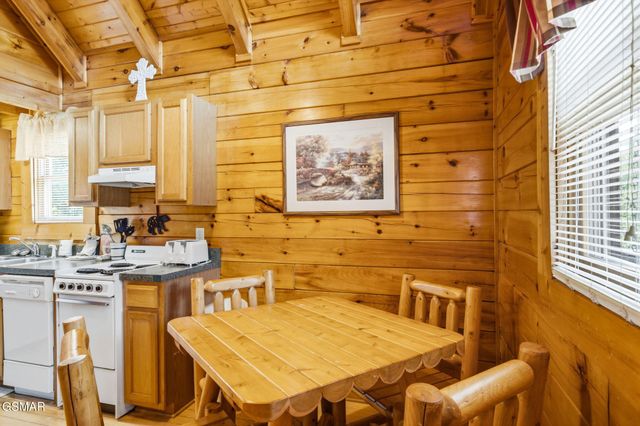 214 Moose Ridge Way, Pigeon Forge, TN 37863