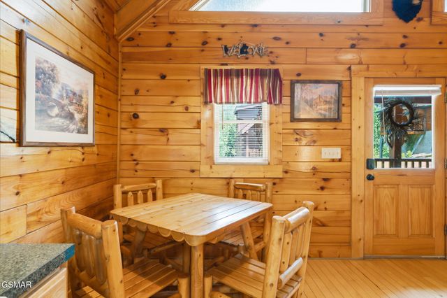 214 Moose Ridge Way, Pigeon Forge, TN 37863