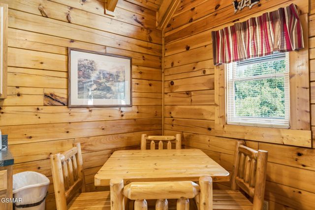 214 Moose Ridge Way, Pigeon Forge, TN 37863