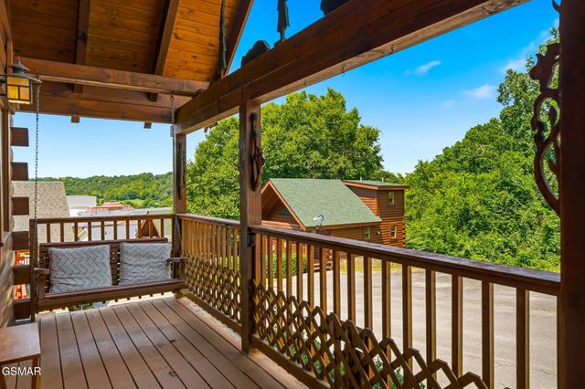 214 Moose Ridge Way, Pigeon Forge, TN 37863