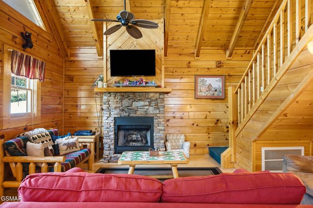 214 Moose Ridge Way, Pigeon Forge, TN 37863