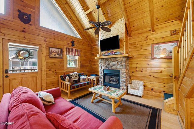 214 Moose Ridge Way, Pigeon Forge, TN 37863