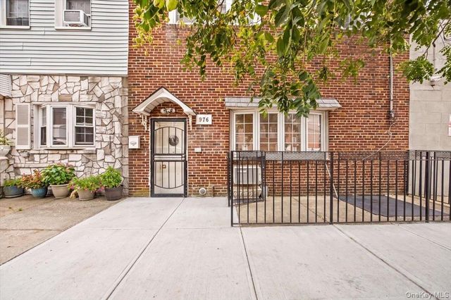 976 Sackett Avenue, Bronx, NY 10462